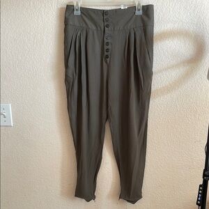 Zara Chinos in Classic Khaki with Tailored Fit